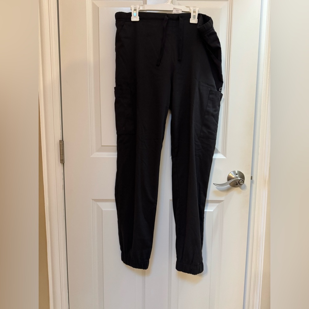 Women’s black jogger scrub pants